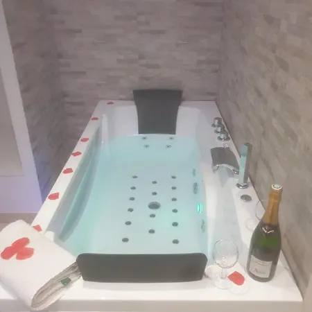 Enzo Avec Jacuzzi Privatif *